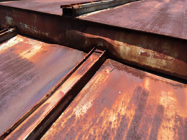 深刻な経年劣化によるサビ被害